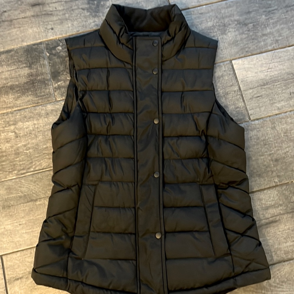 GAP black puffer vest XS